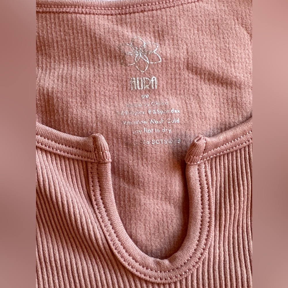 Aura Fitted Ribbed Tee - Picture 4 of 5